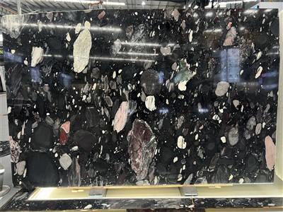 Πλάκα από μαύρο βότσαλο γρανίτη